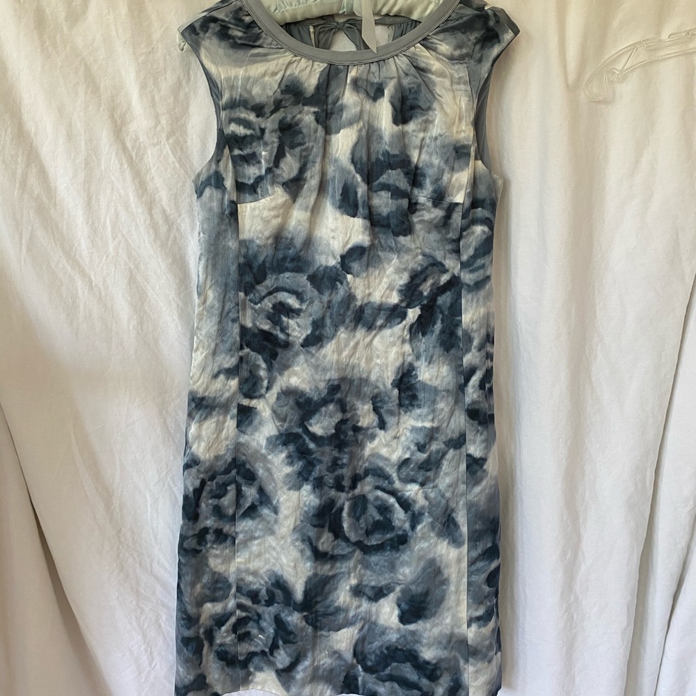 Blue & white floral sleeveless petite dress